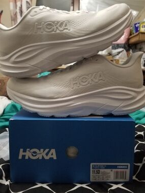 Hoka Men's Clifton 11 Running Shoes - Off-White/Cream